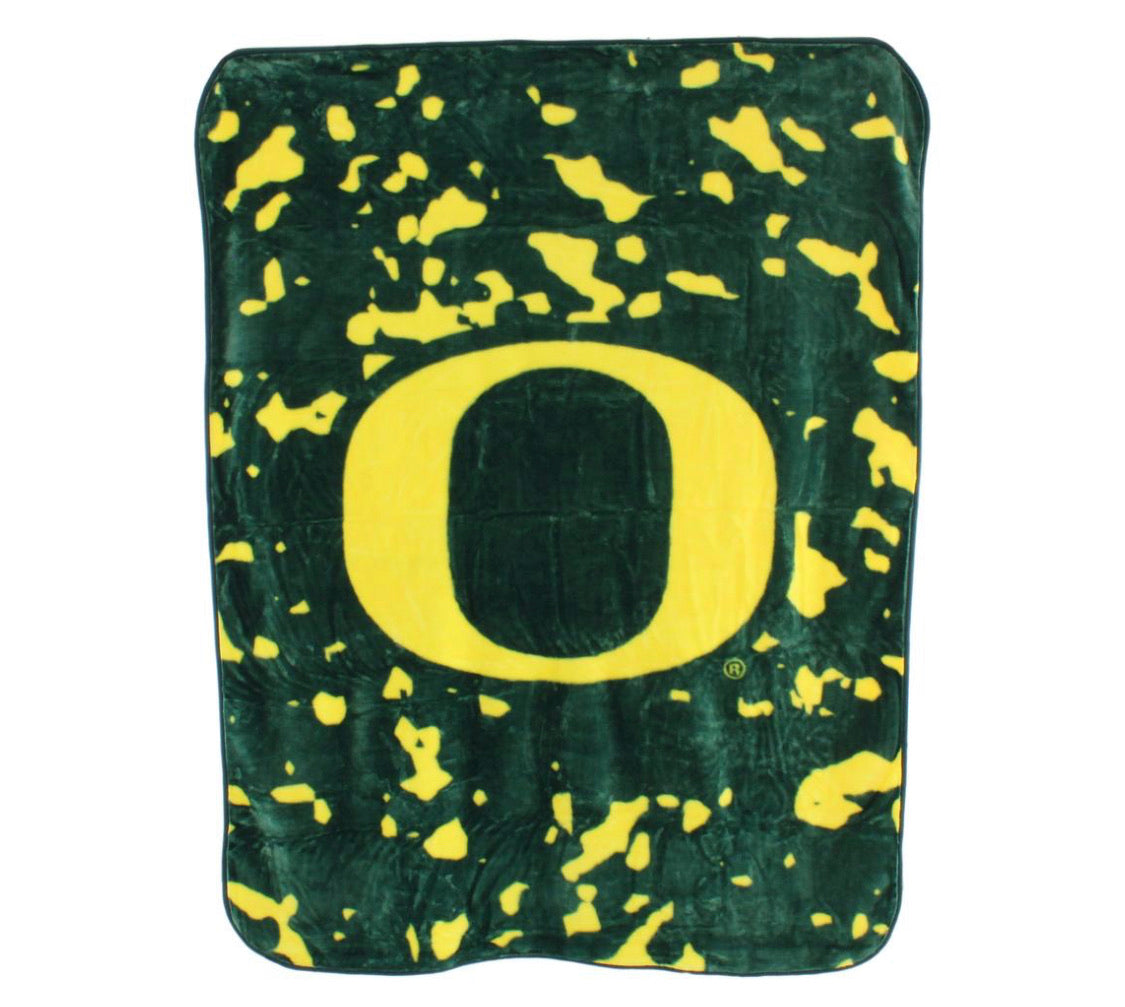 NCAA Oregon Ducks Huge Raschel Throw Blanket - AtlanticCoastSports