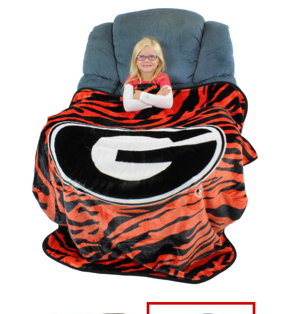 NCAA Georgia Bulldogs Soft Raschel Throw Blanket - AtlanticCoastSports